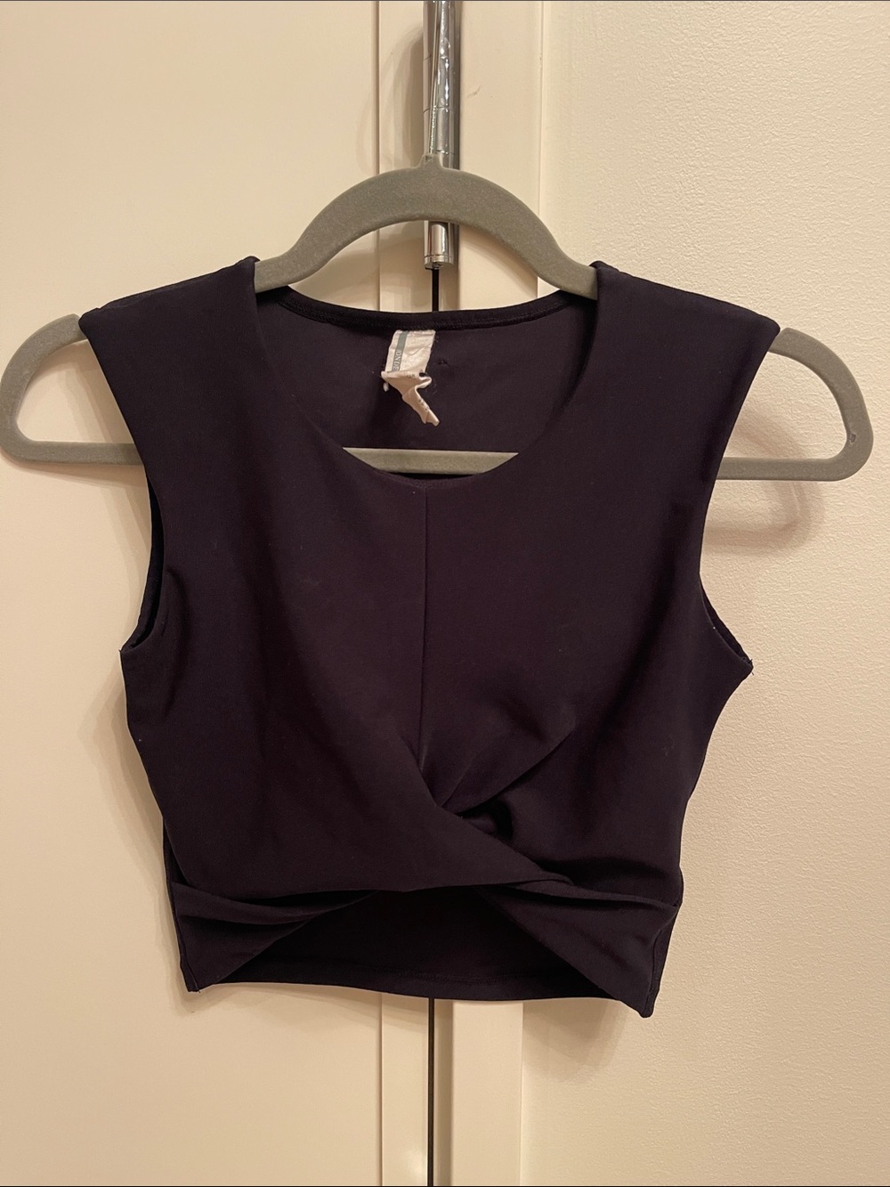 Mondetta Black Twist-Front Crop Tank
